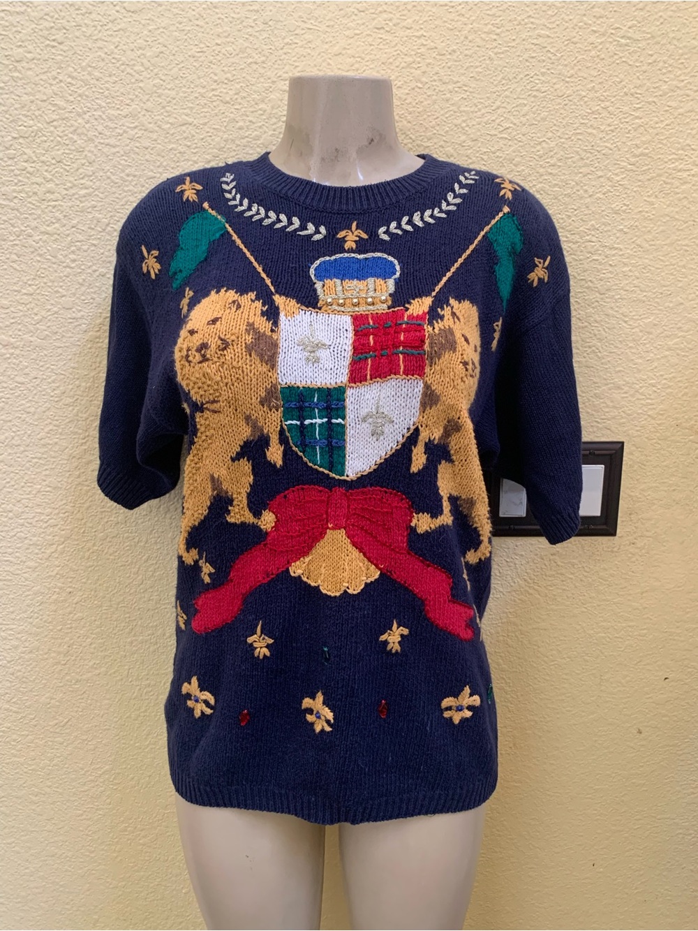 VTG Chaus Size Small Navy Blue Royal Lion Crest Short Sleeve Knit Sweater